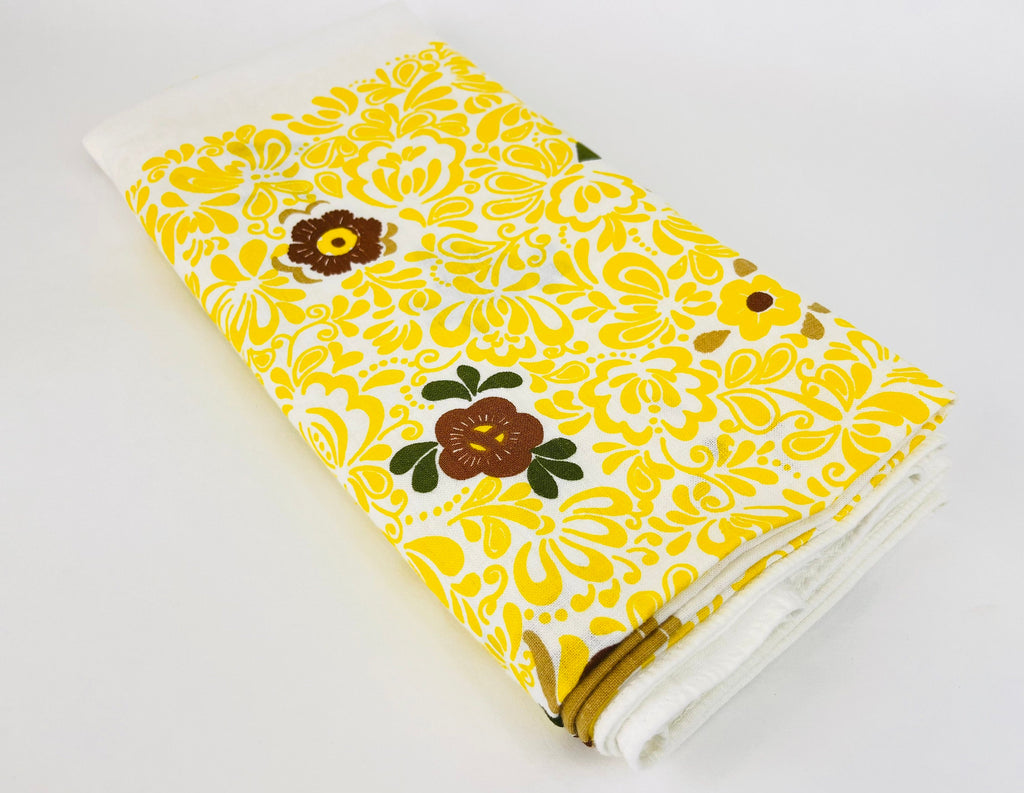 Product image for 'vintage 1950s mid century modern bright kitchen scene square tablecloth' (view 7b10f2)