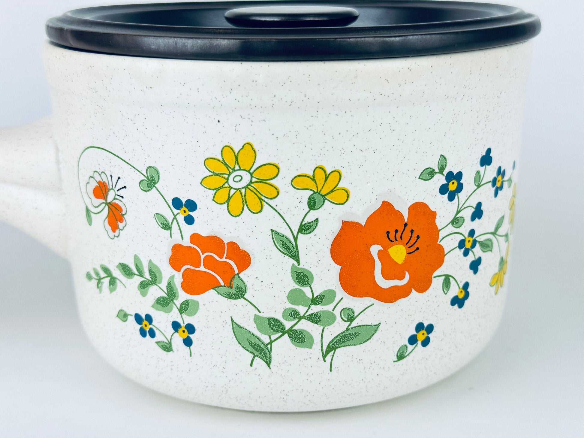 Product image for 'vintage flame proof beige speckle floral ceramic lidded pot made in japan' (view dcfa21)