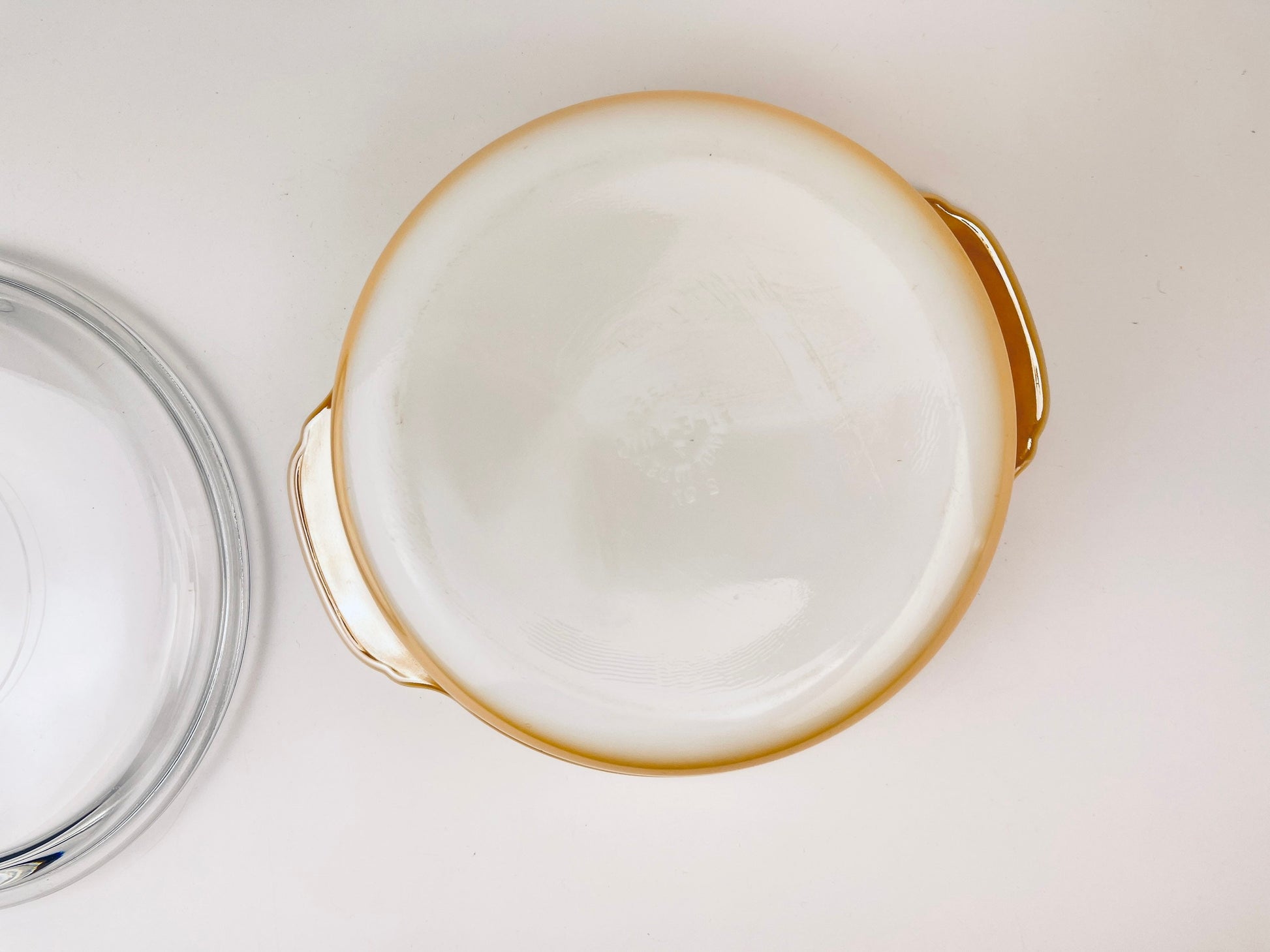 Product image for 'vintage fire king peach lustreware casserole dish lid 2 qt 1 89 litre made in usa' (view c44d07)