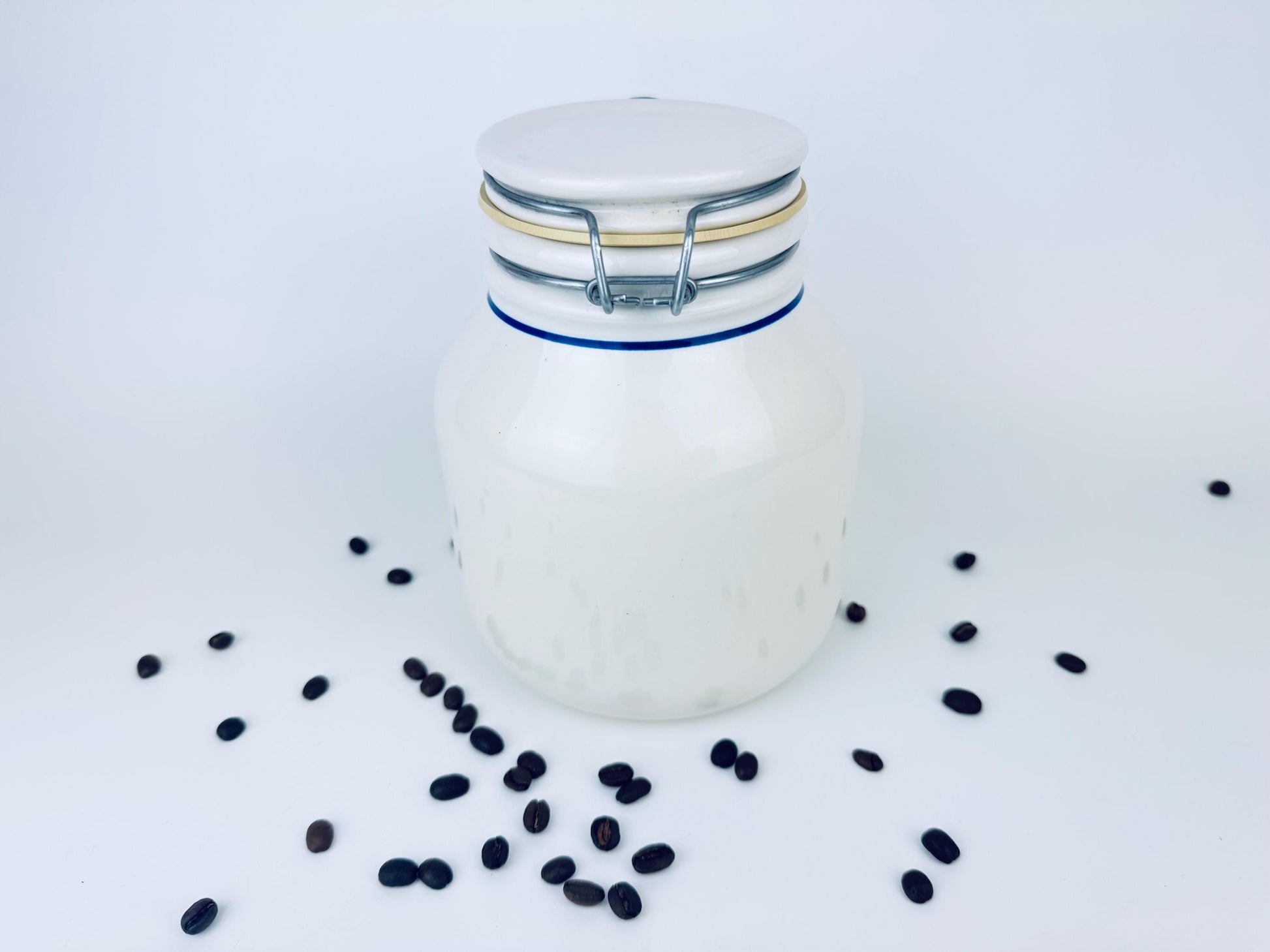 Product image for 'vintage 1990s beige blue ceramic coffee canister airtight countertop jar' (view 99ac88)