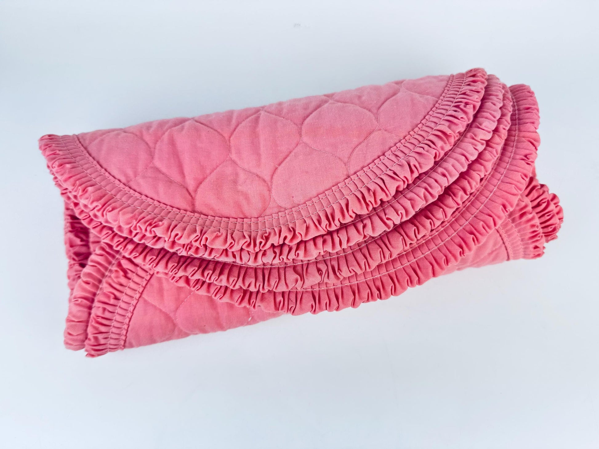 Product image for 'vintage pink quilted place mats ruffled edge set of four 4' (view 2986f4)