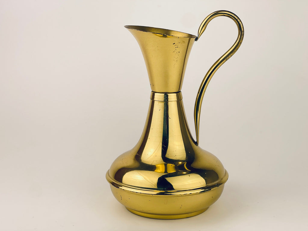 Product image for 'vintage lombard brass watering can pitcher with handle attractive patina made in england' (view 4f0c46)