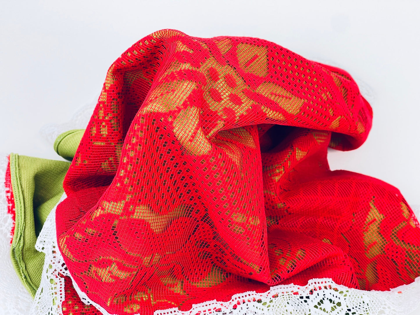 Product image for 'vintage christmas table runner poinsettia bells red green white lace pattern 16 5 x 44' (view 2023d5)