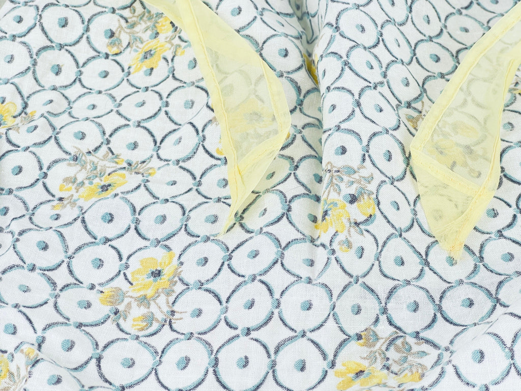 Product image for 'vintage semi sheer yellow floral geometric circle eyelet pocket waist apron scalloped front' (view 463fce)