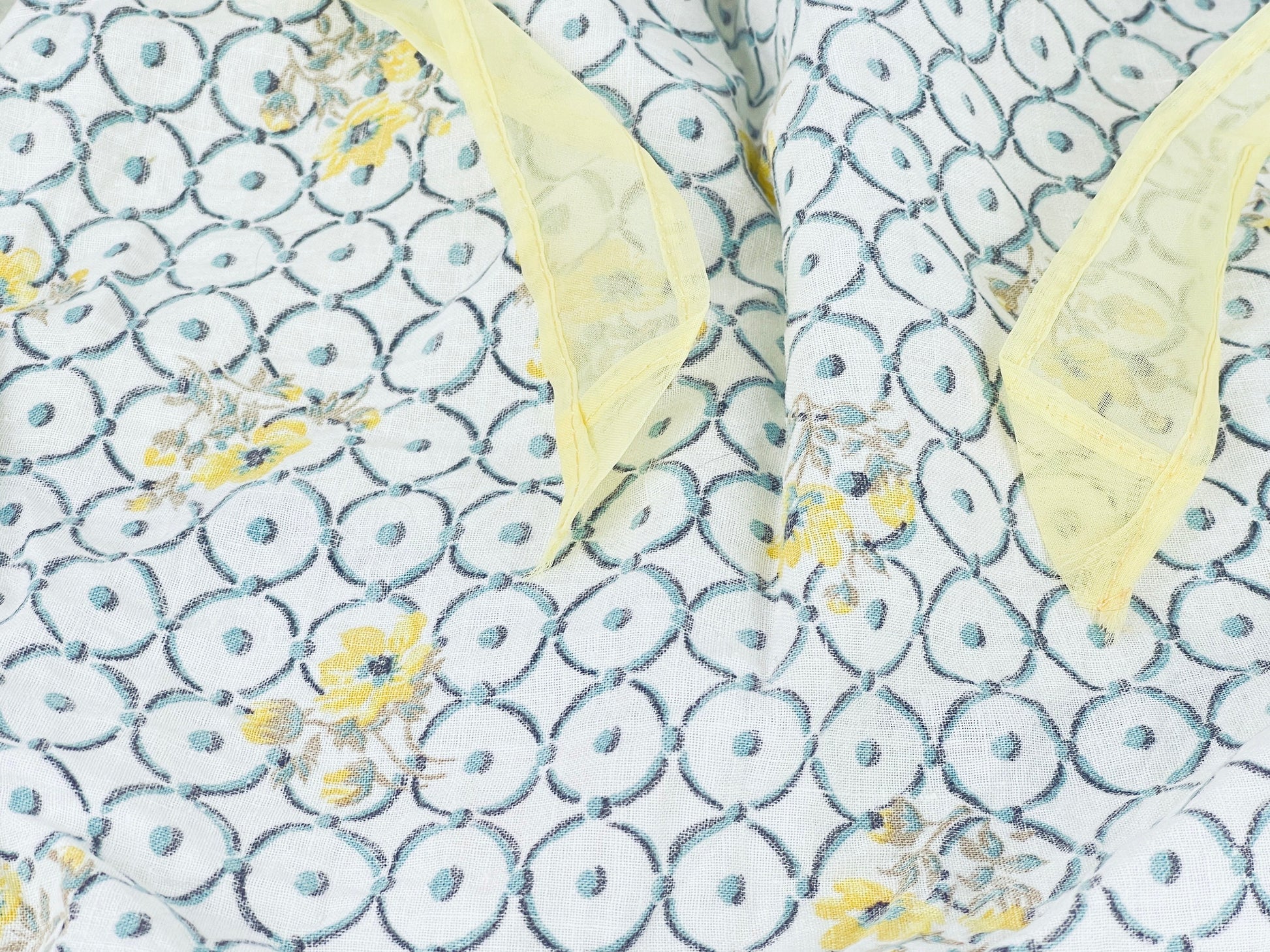 Product image for 'vintage semi sheer yellow floral geometric circle eyelet pocket waist apron scalloped front' (view 463fce)