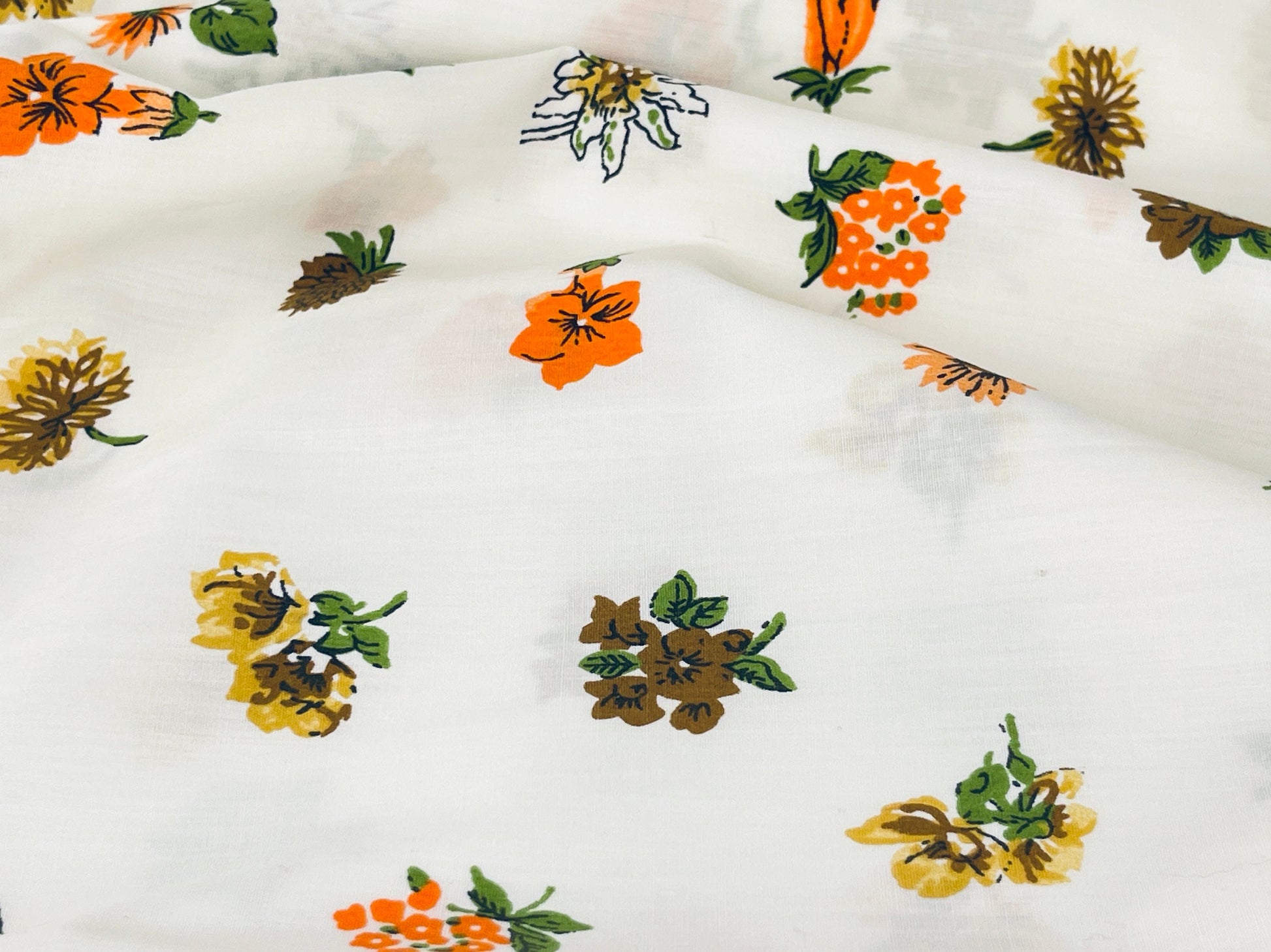Product image for 'vintage white orange brown floral polyester fabric material 45 x 126' (view 975432)