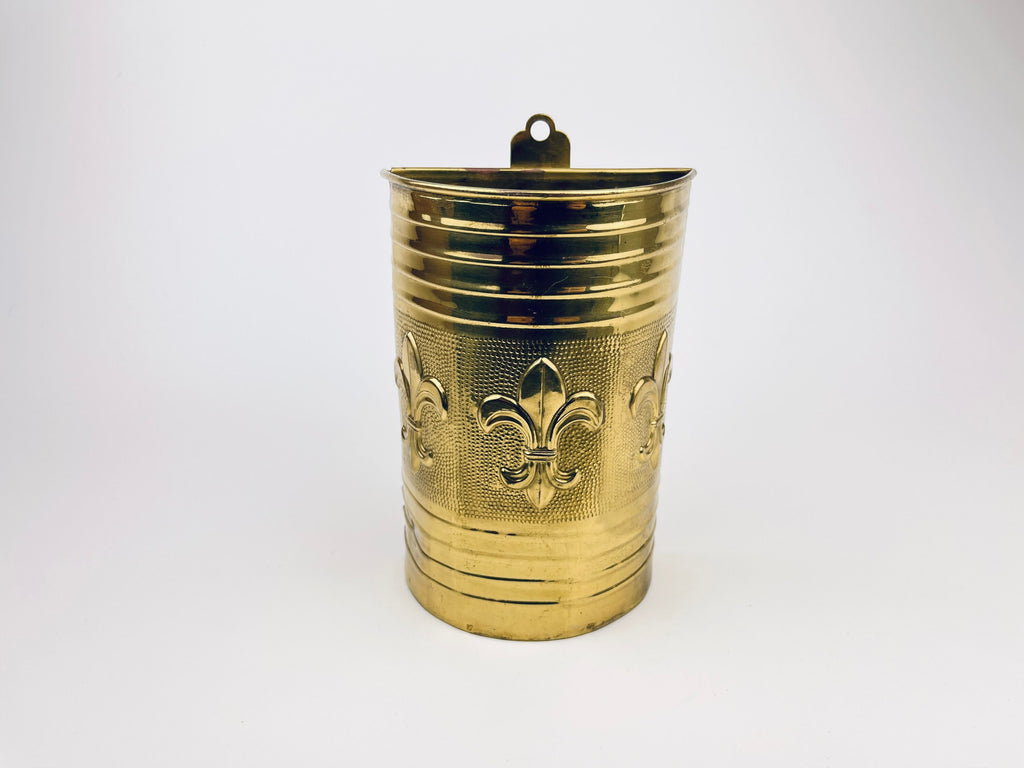 Product image for 'vintage brass fleur de lis match holder wall pocket attractive aged metal patina made in japan' (view 8e9184)