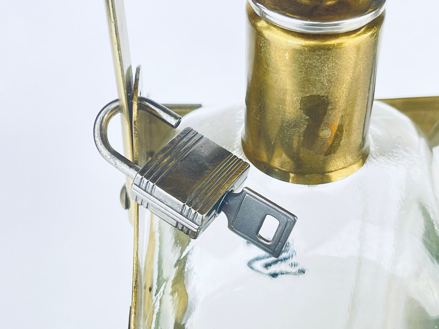 Product image for 'vintage musical tantalus liqueur decanter carrier set sherry rum bottles how dry i am attractive aged metal patina' (view 45690f)