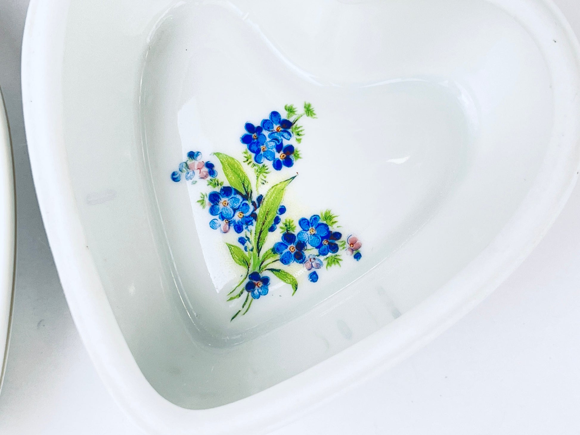 Product image for 'vintage ceramic heart ring dish trinket jar floral front pattern 24 k gold made in western germany bavaria' (view 739e87)