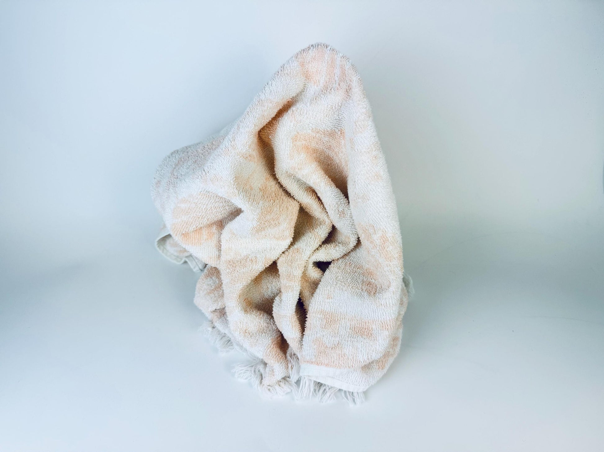Product image for 'vintage pink white shell print fringe bath towel' (view ccb832)