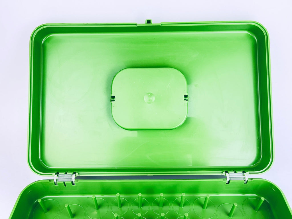 Product image for 'vintage wilson wil hold sewing box medium avocado green swirl pattern with plastic organizers handle' (view 2039a2)