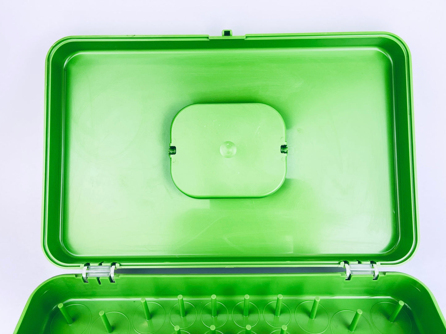 Product image for 'vintage wilson wil hold sewing box medium avocado green swirl pattern with plastic organizers handle' (view 2039a2)