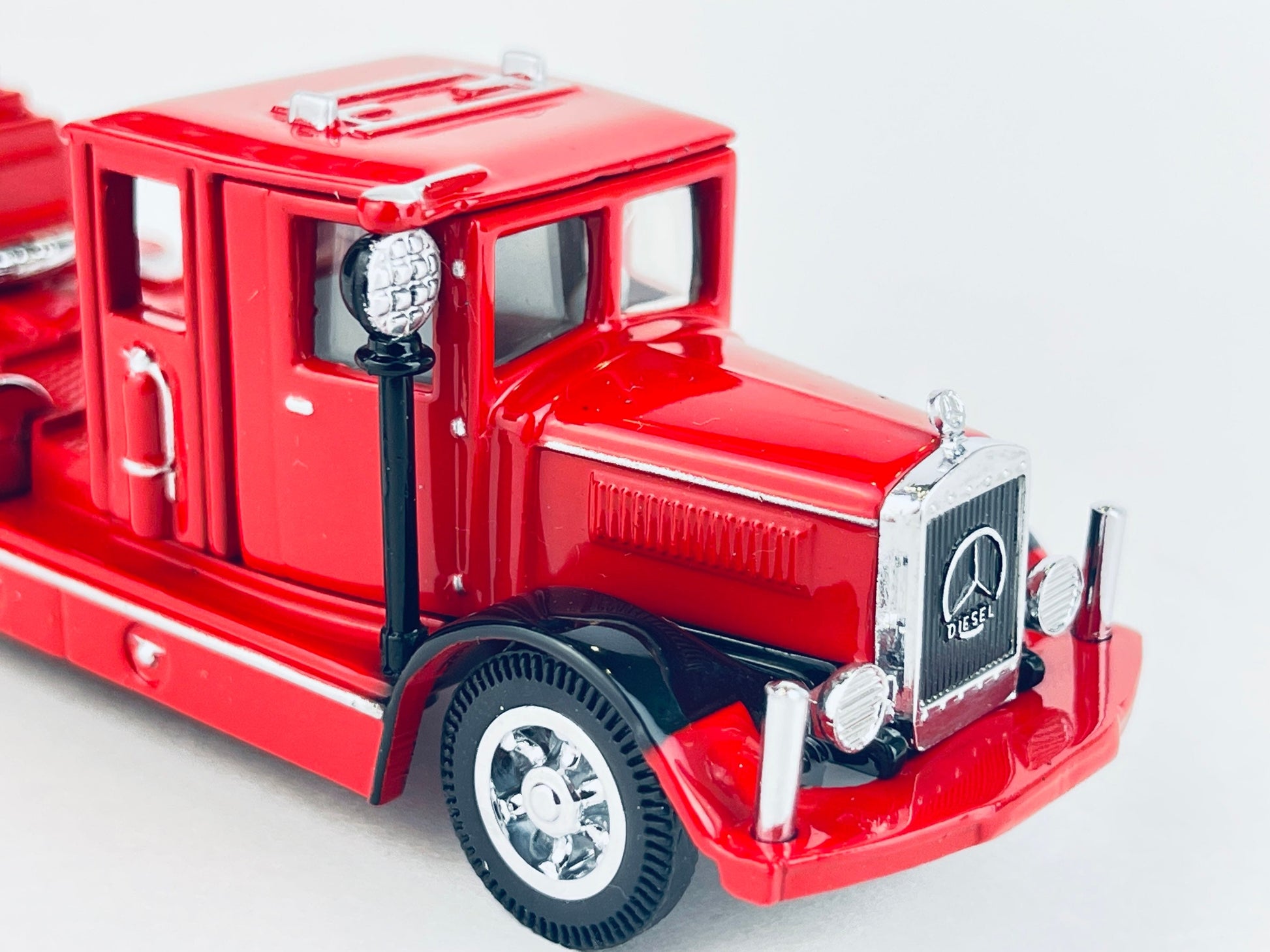 Product image for 'vintage matchbox 1932 mercedes benz ladder truck models of yesteryear 1993' (view 76a32a)