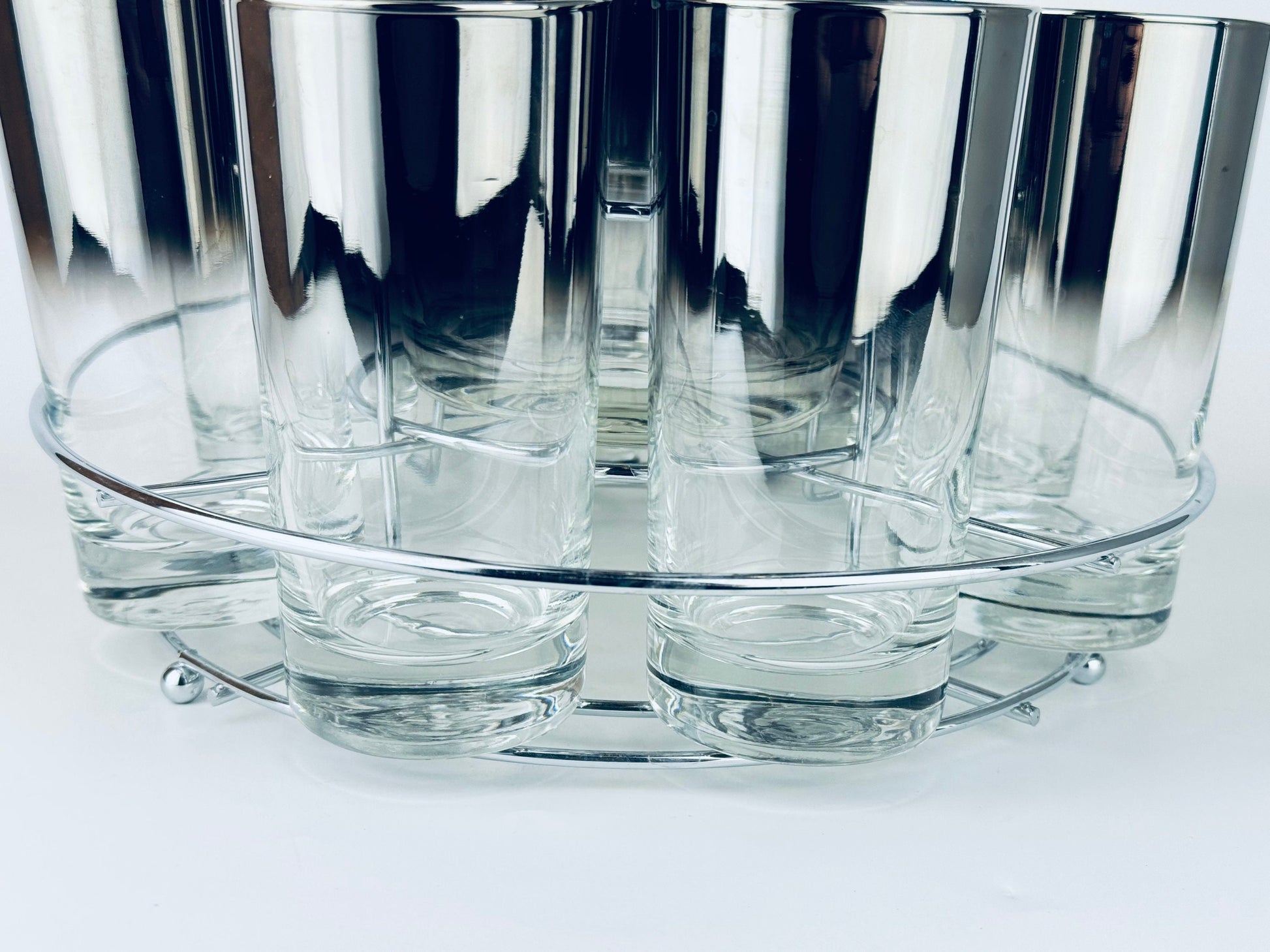 Product image for 'vintage dorothy thorpe silver fade barware set 8 glasses ice bucket chrome caddy' (view 1b9f8b)