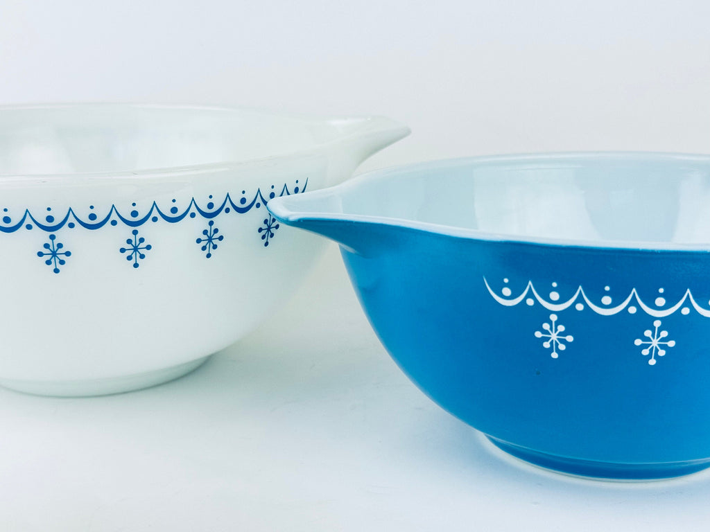 Product image for 'vintage snowflake blue garland pyrex cinderella mixing bowls sold separately' (view 041a9e)