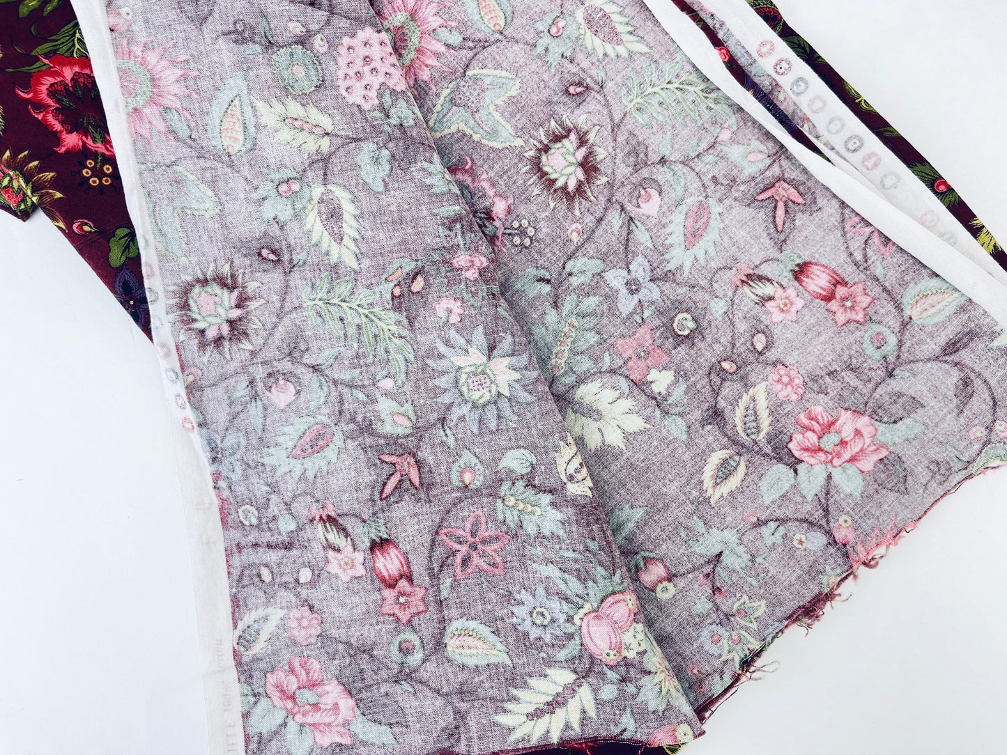 Product image for 'vintage maroon floral fabric 42 x 58 100 cotton' (view 47509a)
