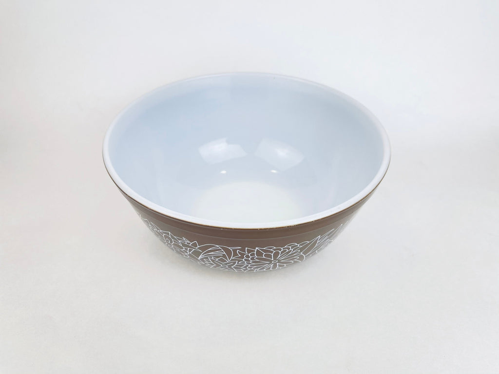 Product image for 'vintage woodland pyrex mixing bowl 403 2 1 2 l 2 1 2 qt' (view cf1bcc)