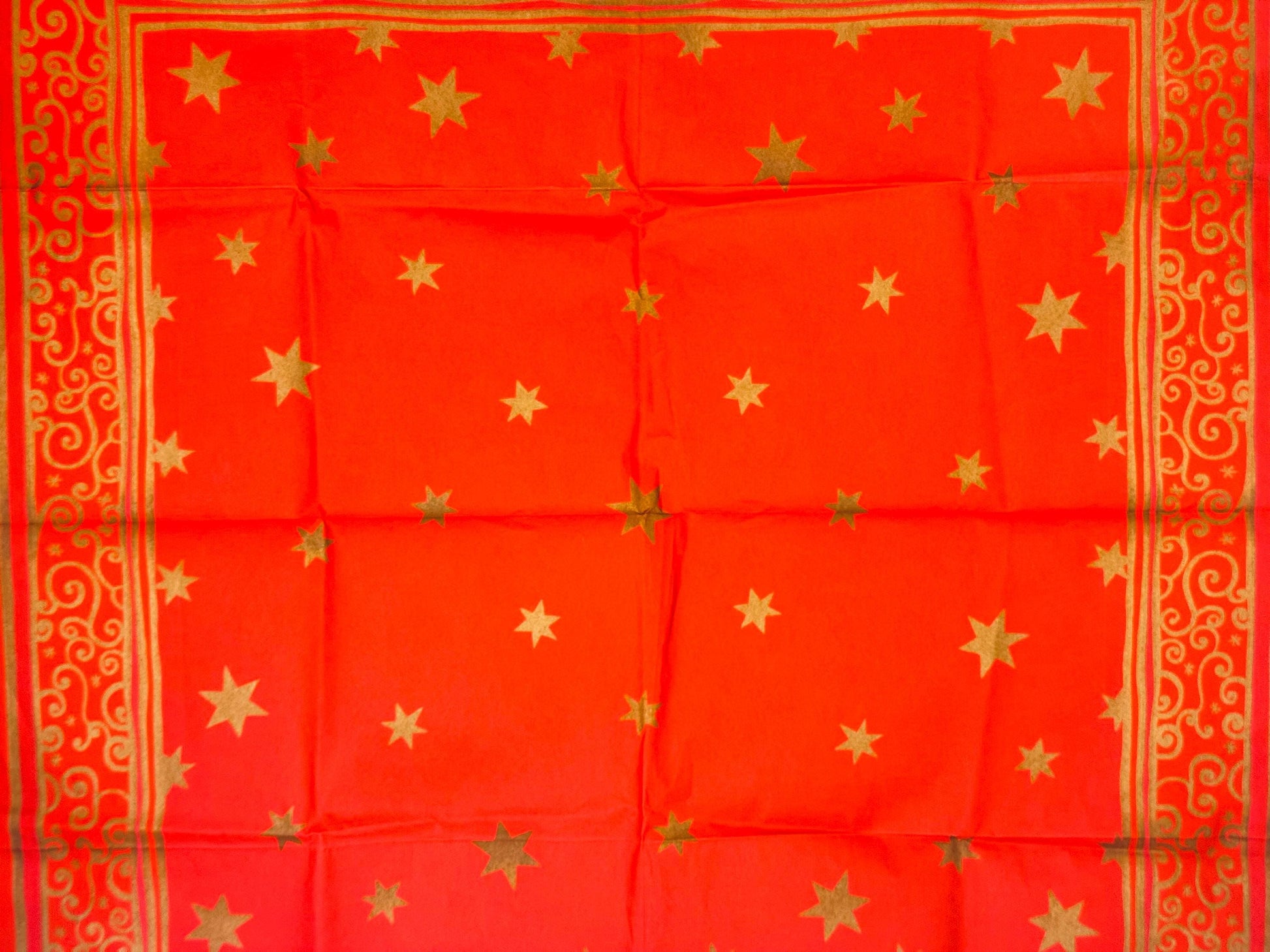 Product image for 'vintage square red gold deluxe spunbond fabric christmas tablecloth new old stock nos star scroll pattern' (view 7b63a8)