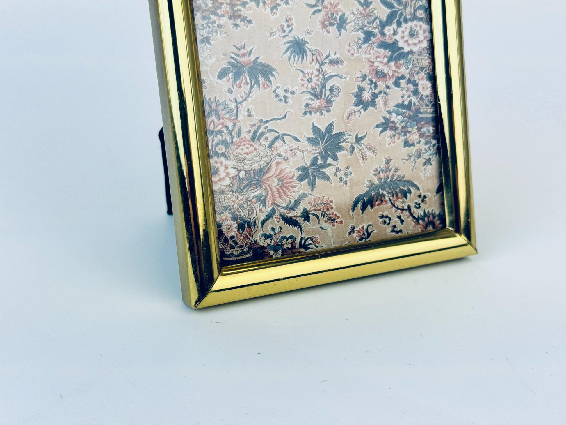 Product image for 'vintage solid brass gold 3 x 4 5 tabletop picture frame made in korea' (view 22de60)
