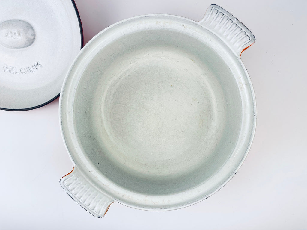 Product image for 'vintage descoware cast iron circular dutch oven ombre orange enamelled m 17 d 22 made in belgium' (view d55cbb)