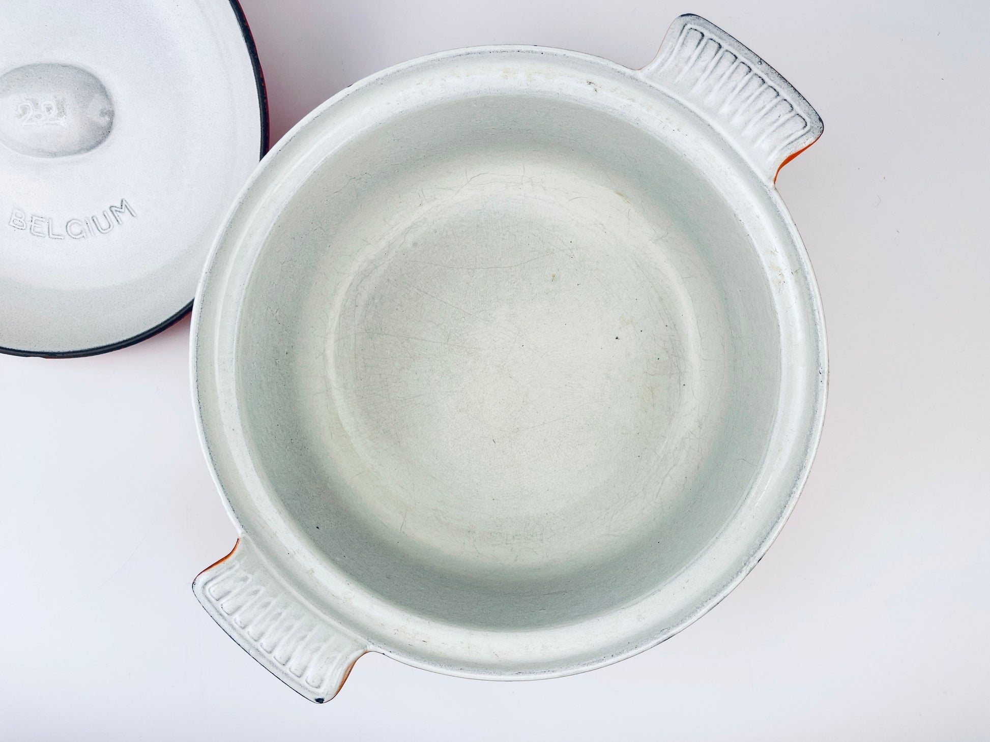 Product image for 'vintage descoware cast iron circular dutch oven ombre orange enamelled m 17 d 22 made in belgium' (view d55cbb)