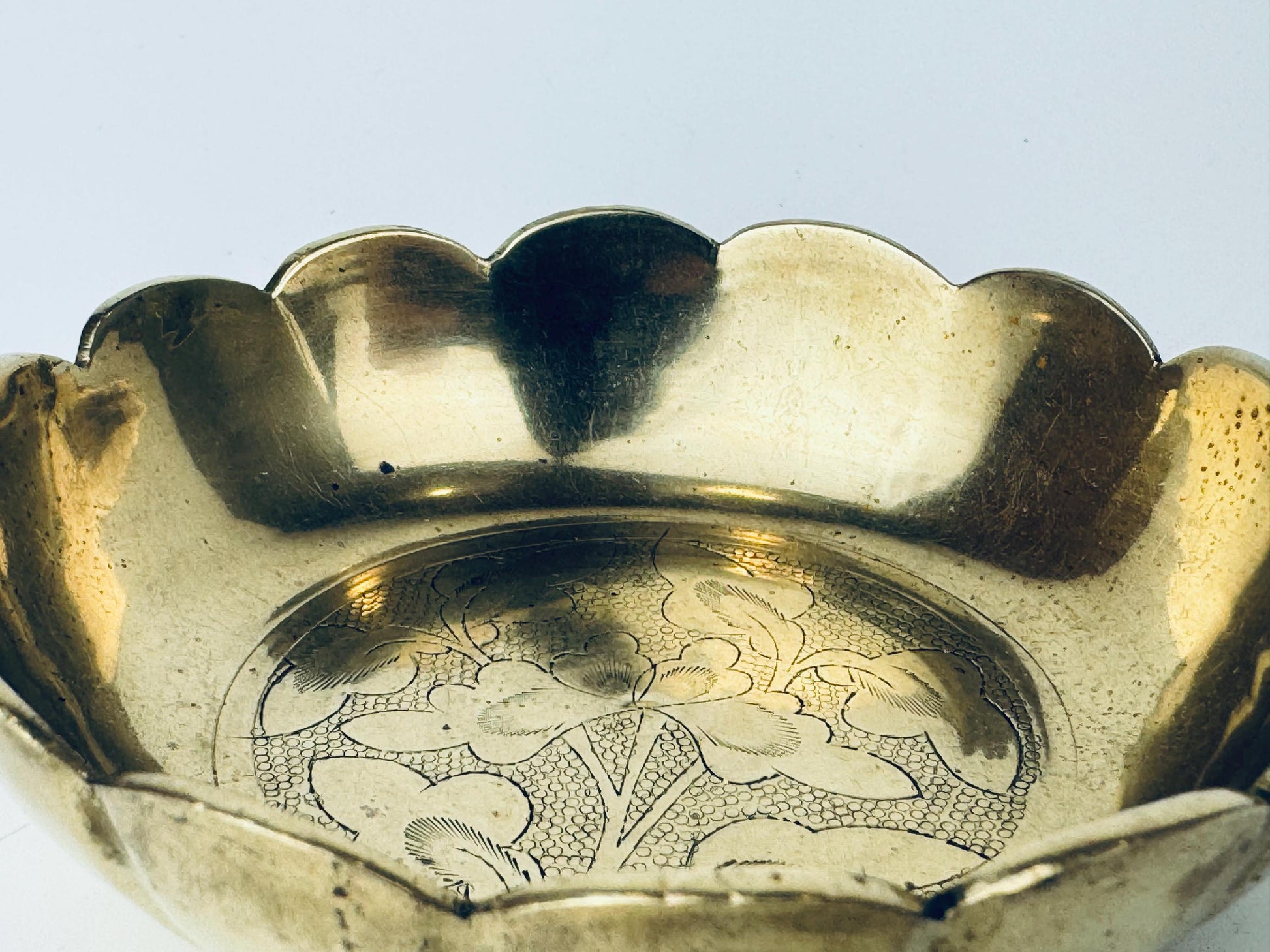 Product image for 'vintage 1970s solid brass scalloped floral trinket dish gold catch all jewelry bowl' (view 0b3c81)