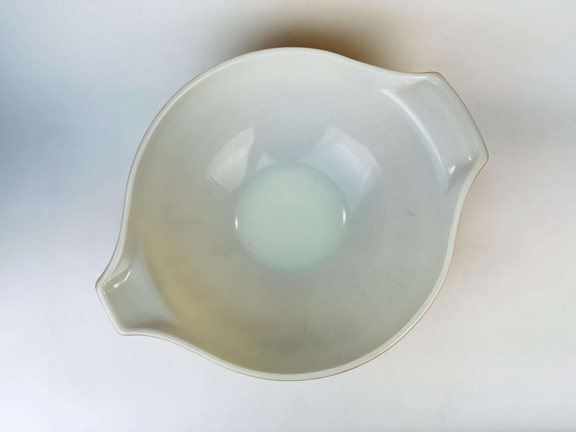 Product image for 'vintage butterfly gold pyrex mixing bowl 444 4 qt made in usa' (view 7e4162)