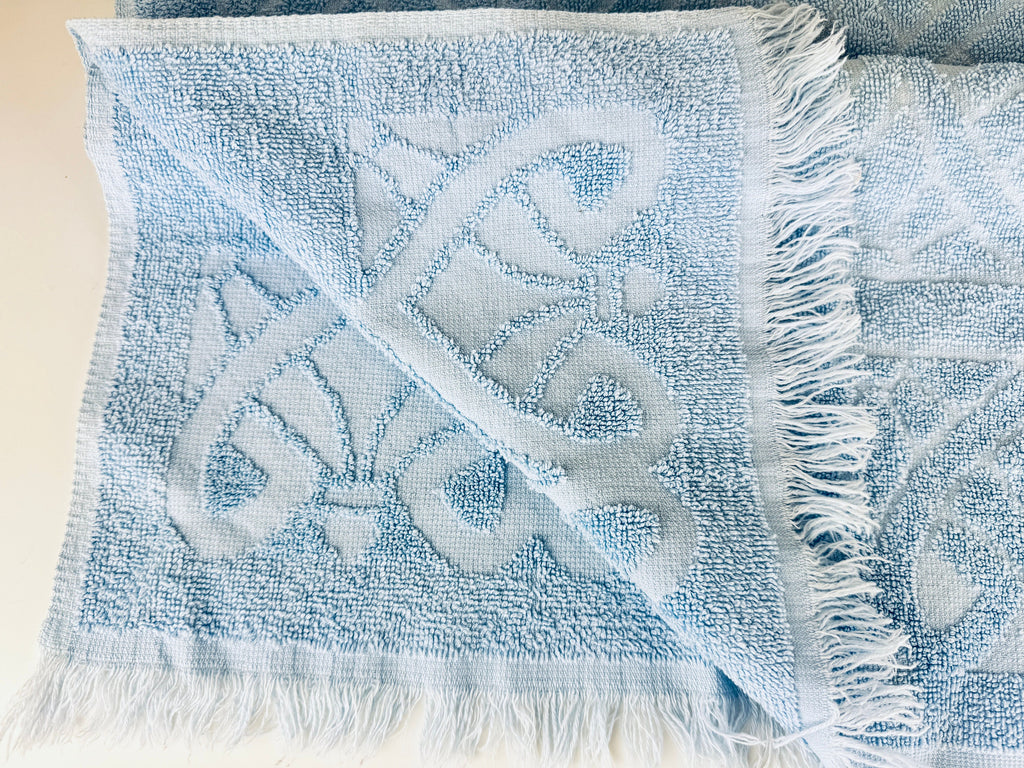 Product image for 'vintage blue textured fringe rectangular bath towel cotton polyester blend made in canada' (view 2a2e57)
