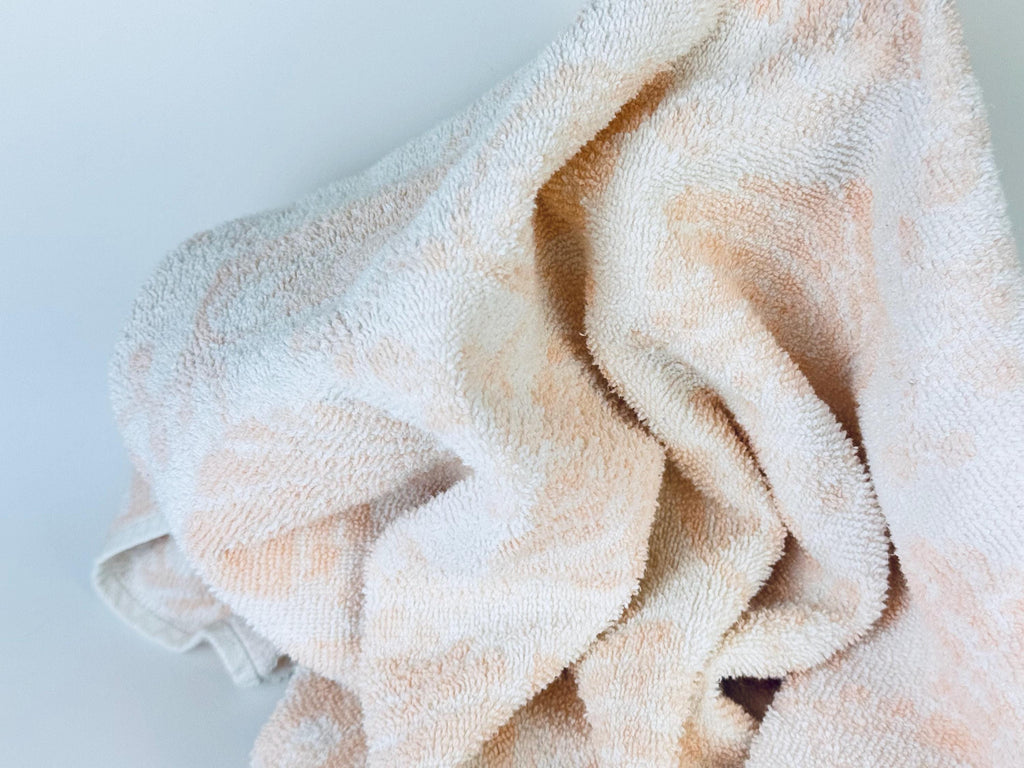 Product image for 'vintage pink white shell print fringe bath towel' (view d65e67)