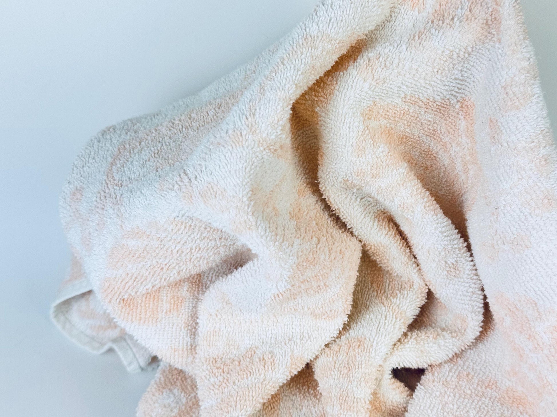 Product image for 'vintage pink white shell print fringe bath towel' (view d65e67)