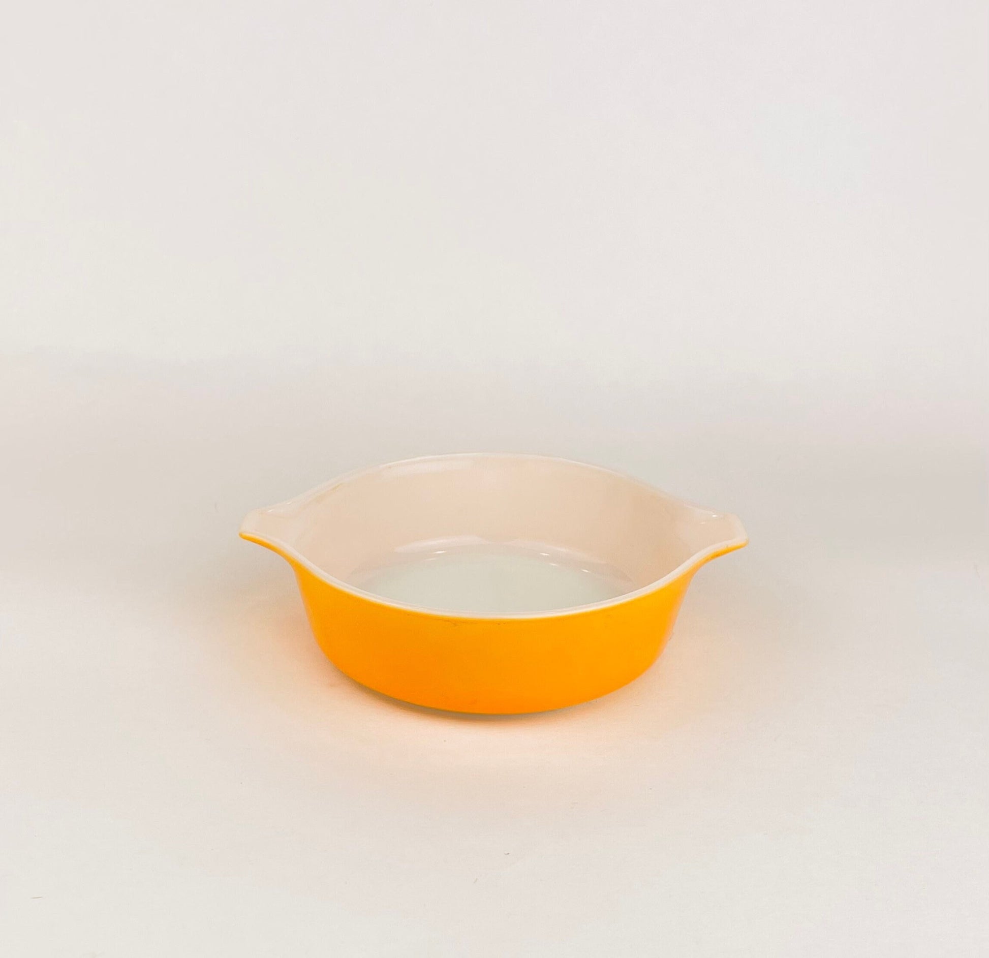 Product image for 'vintage yellow pyrex casserole dish 471 1 pt or 0 57 l' (view c86a6a)