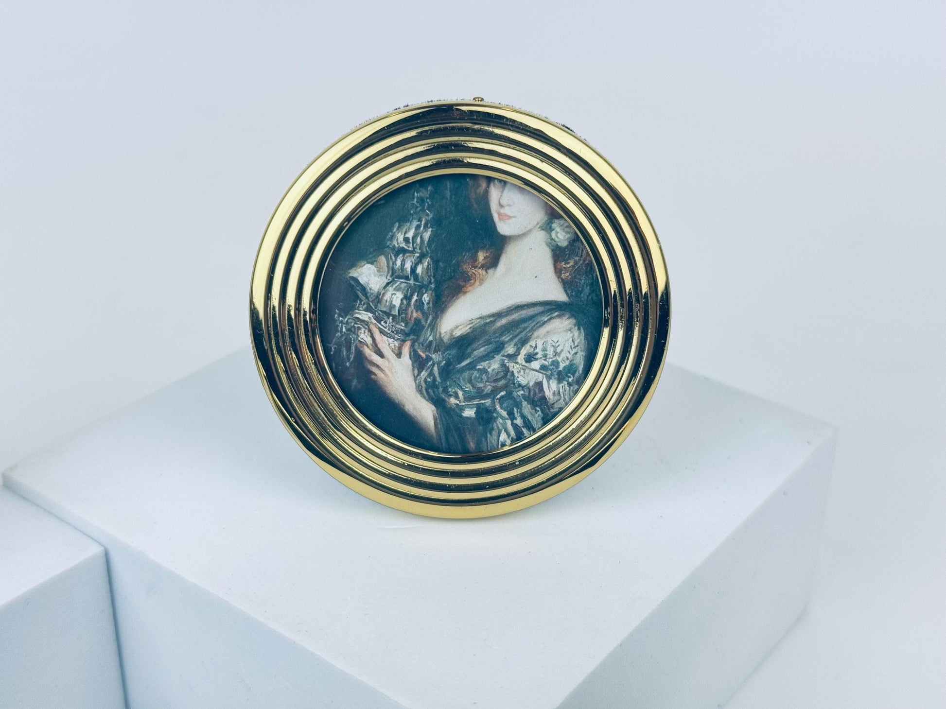 Product image for 'vintage solid brass tabletop picture frames sold separately made in korea' (view d58f67)