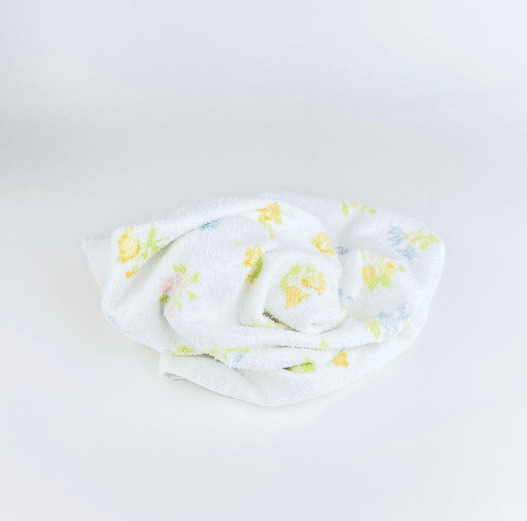 Product image for 'vintage floral fringe hand towel 100 cotton loop yarn made in usa' (view b13688)