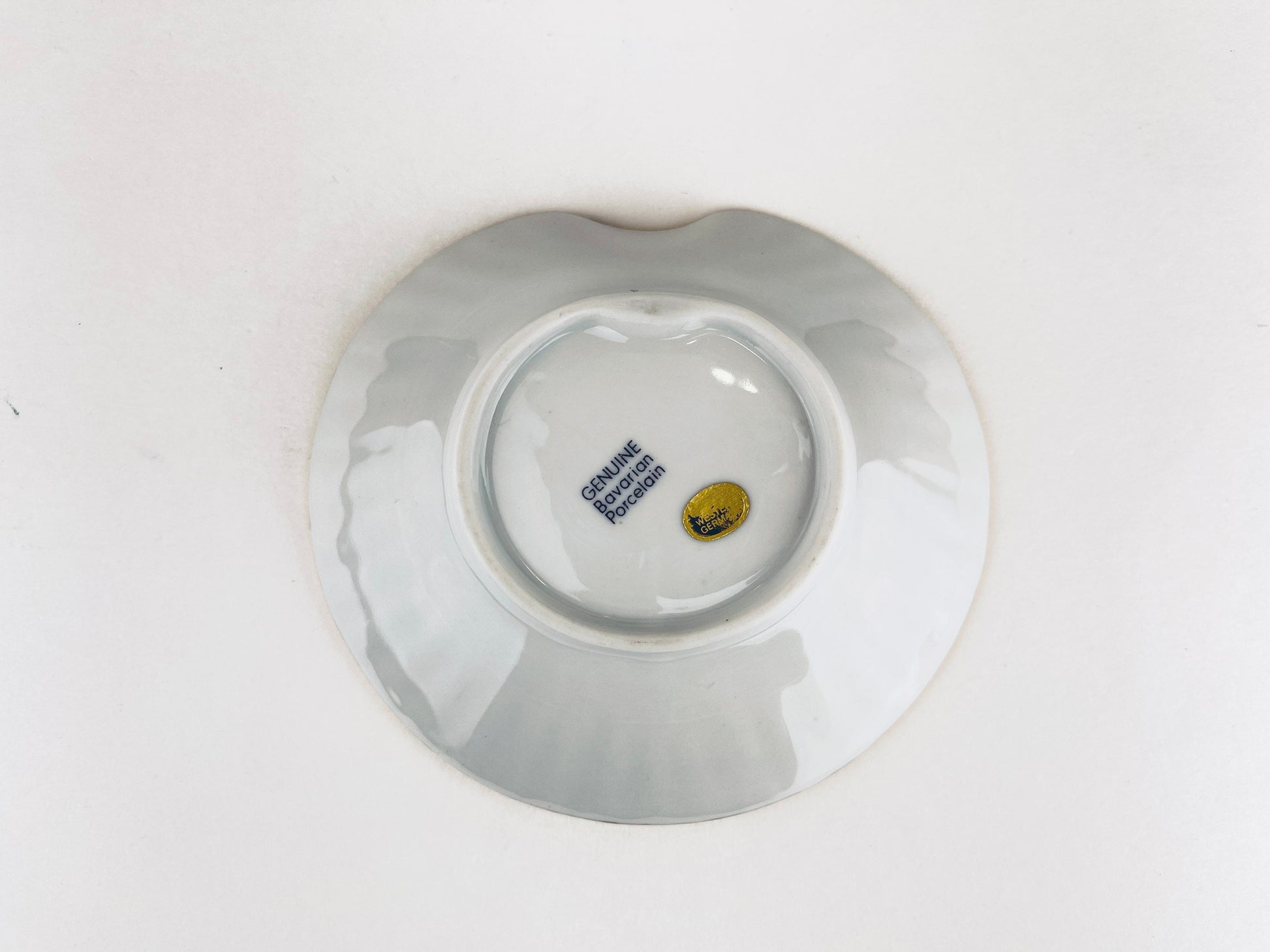 Product image for 'vintage porcelain shell ring soap dish gold rimmed edge genuine bavarian made in western germany' (view 0cd8ef)