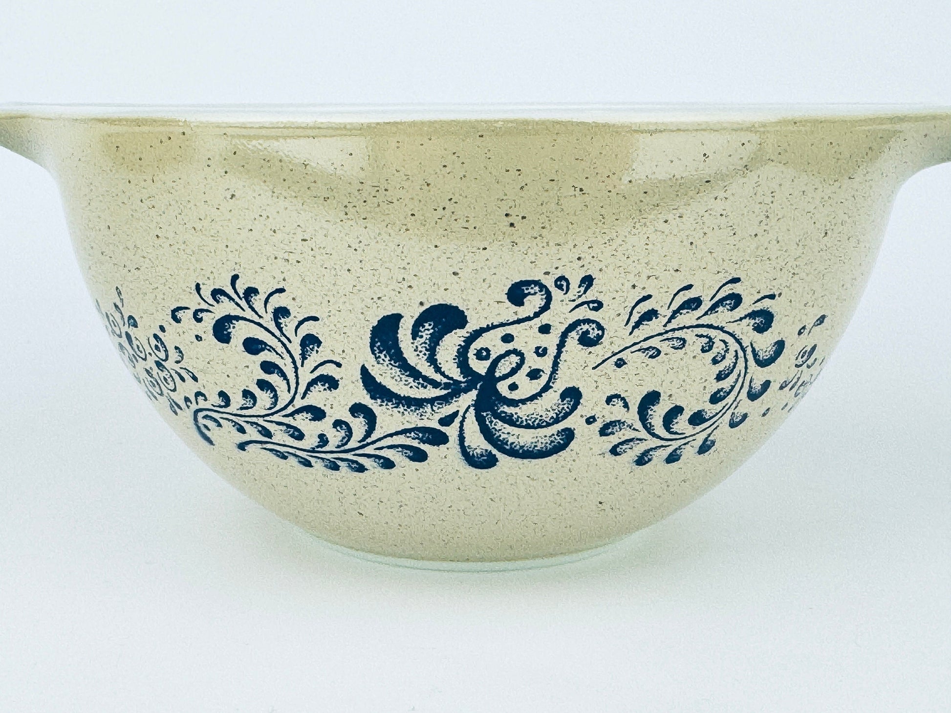 Product image for 'vintage homestead pyrex cinderella mixing bowl 441 1 1 2 pt 750 ml' (view 782e4a)