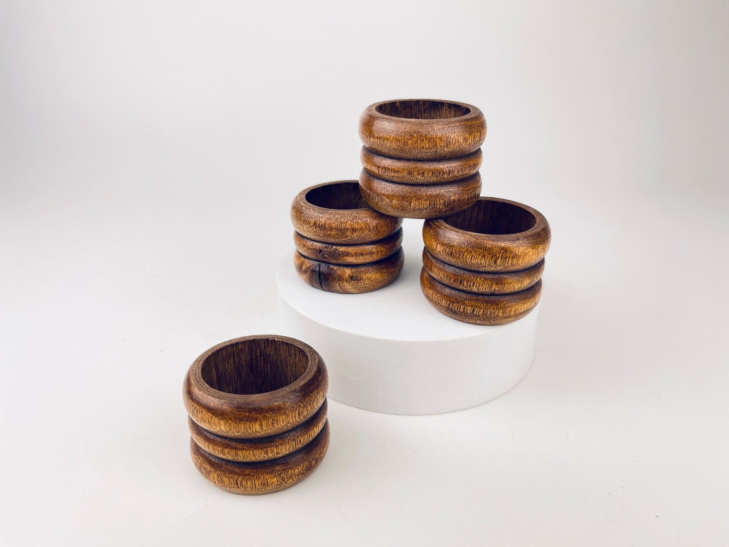 Product image for 'vintage round ribbed wood napkin ring holders set of four 4' (view 501c28)