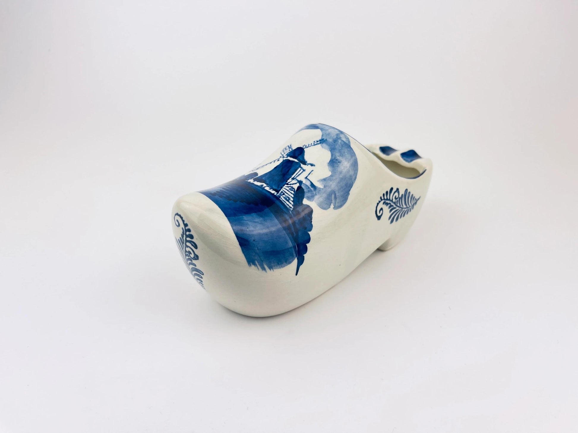 Product image for 'vintage hand painted delft blue ashtray shoes holland windmill pattern sold separately' (view d386a5)