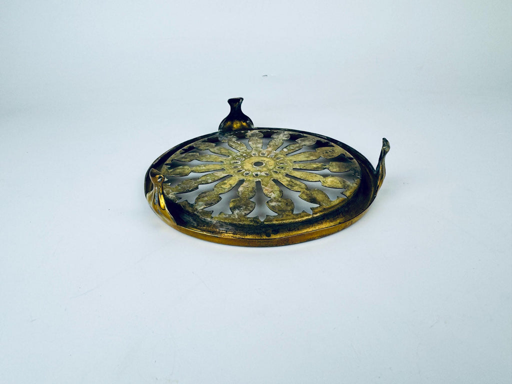 Product image for 'antique js s solid brass footed kettle trivet table saver attractive aged metal patina joseph sankey and sons made in england' (view a56e7b)