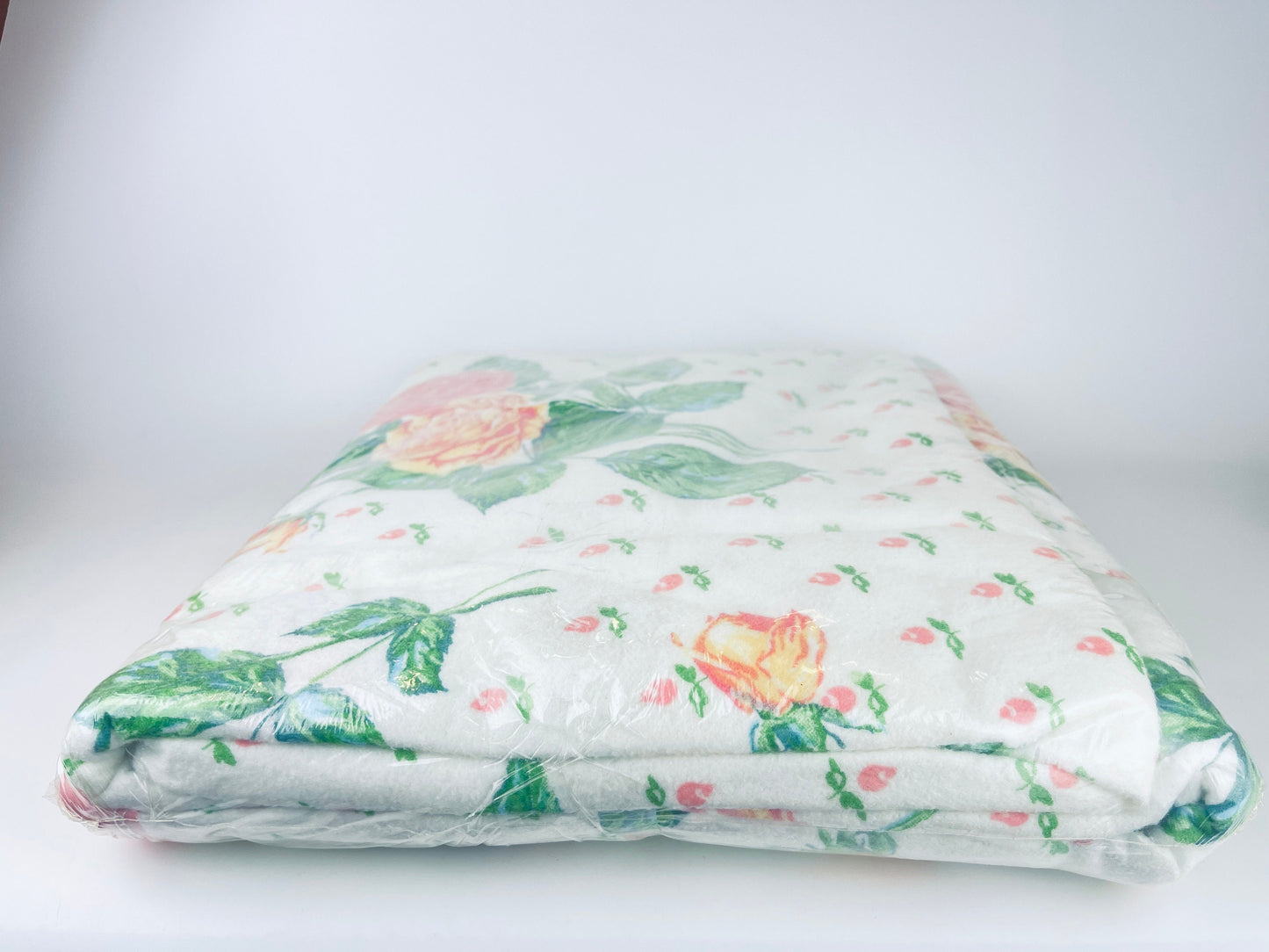 Product image for 'vintage beacon pink floral pattern double full blanket 72 x 90 pink satin ribbon trim nos new old stock made in usa' (view d70fc4)