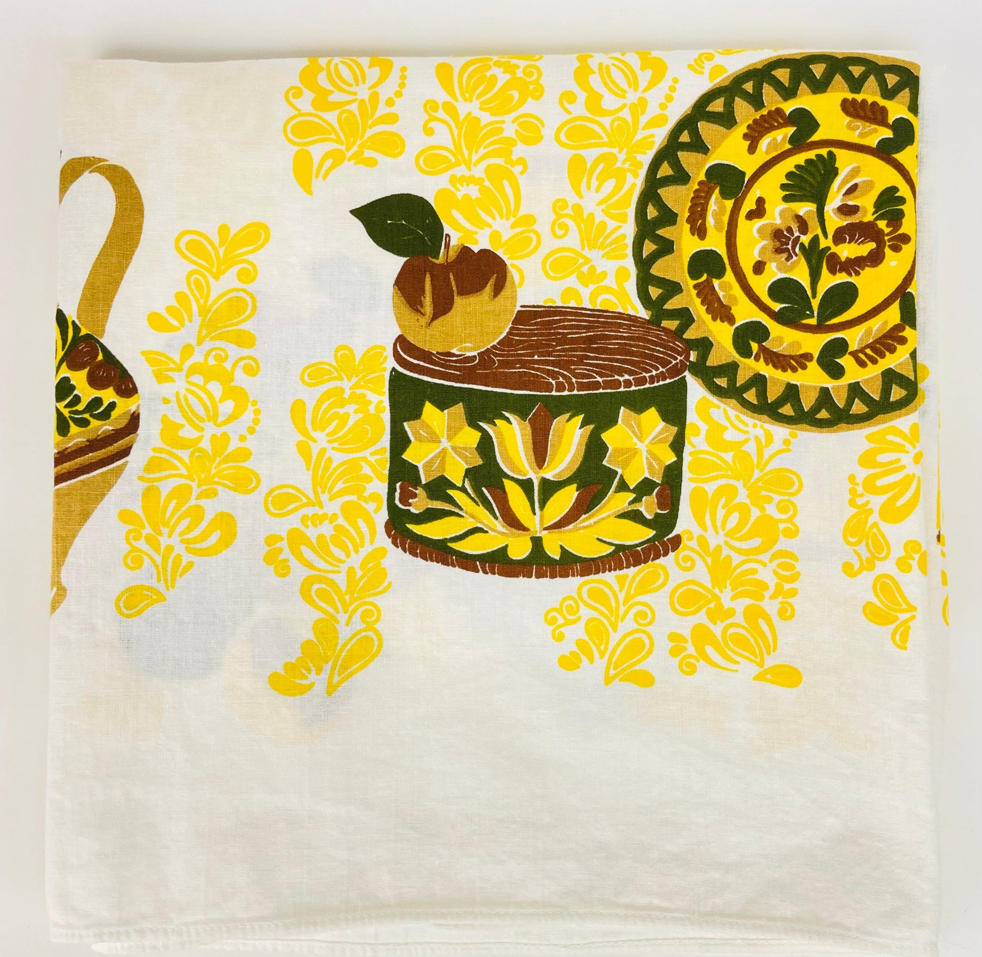 Product image for 'vintage 1950s mid century modern bright kitchen scene square tablecloth' (view b180e1)