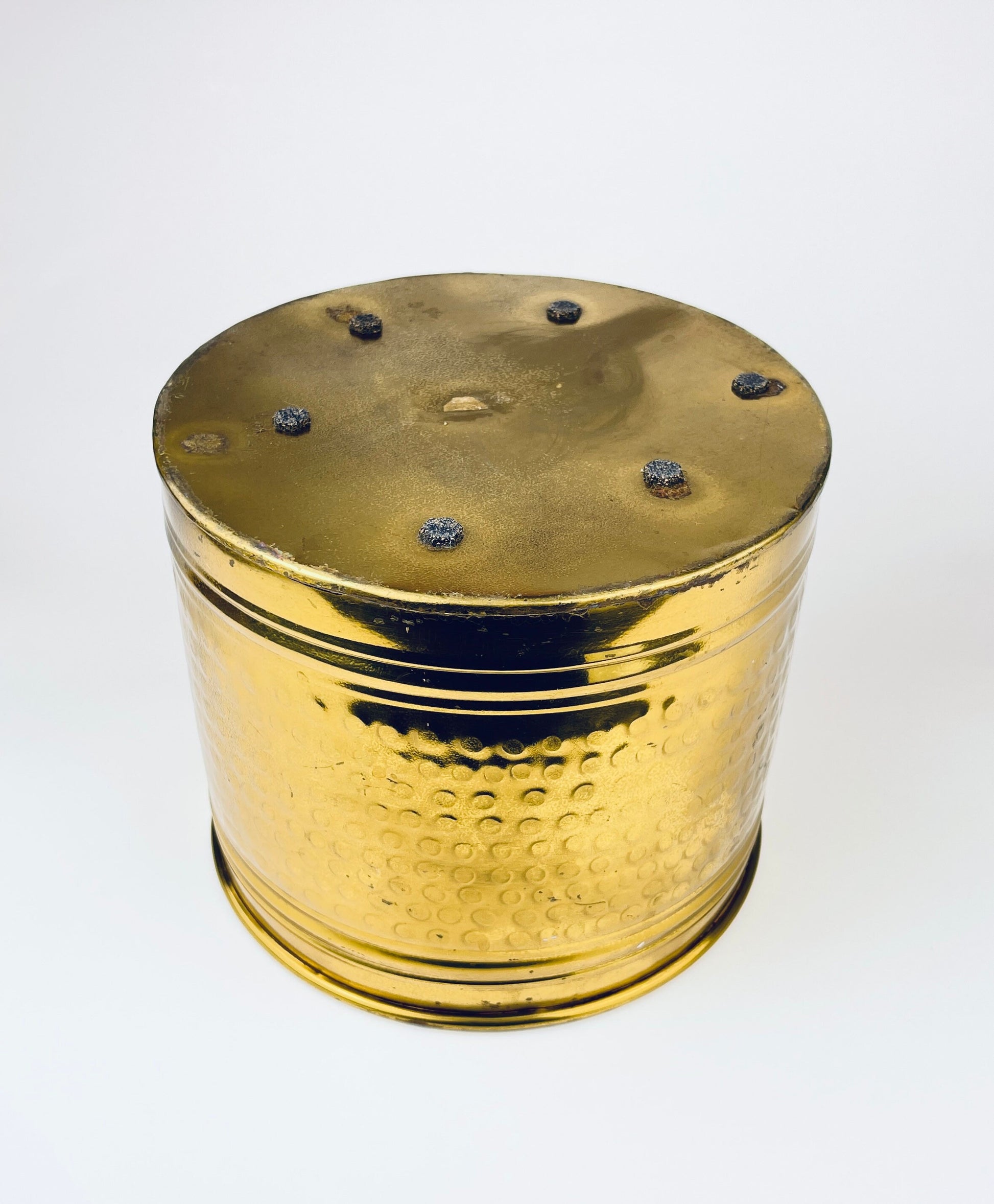 Product image for 'vintage hammered brass indoor planter pot' (view b6b9fc)