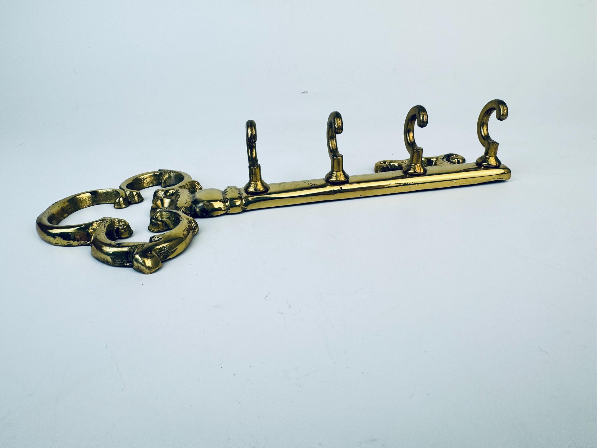 Product image for 'vintage brass skeleton key wall hook with four hooks' (view 925d45)