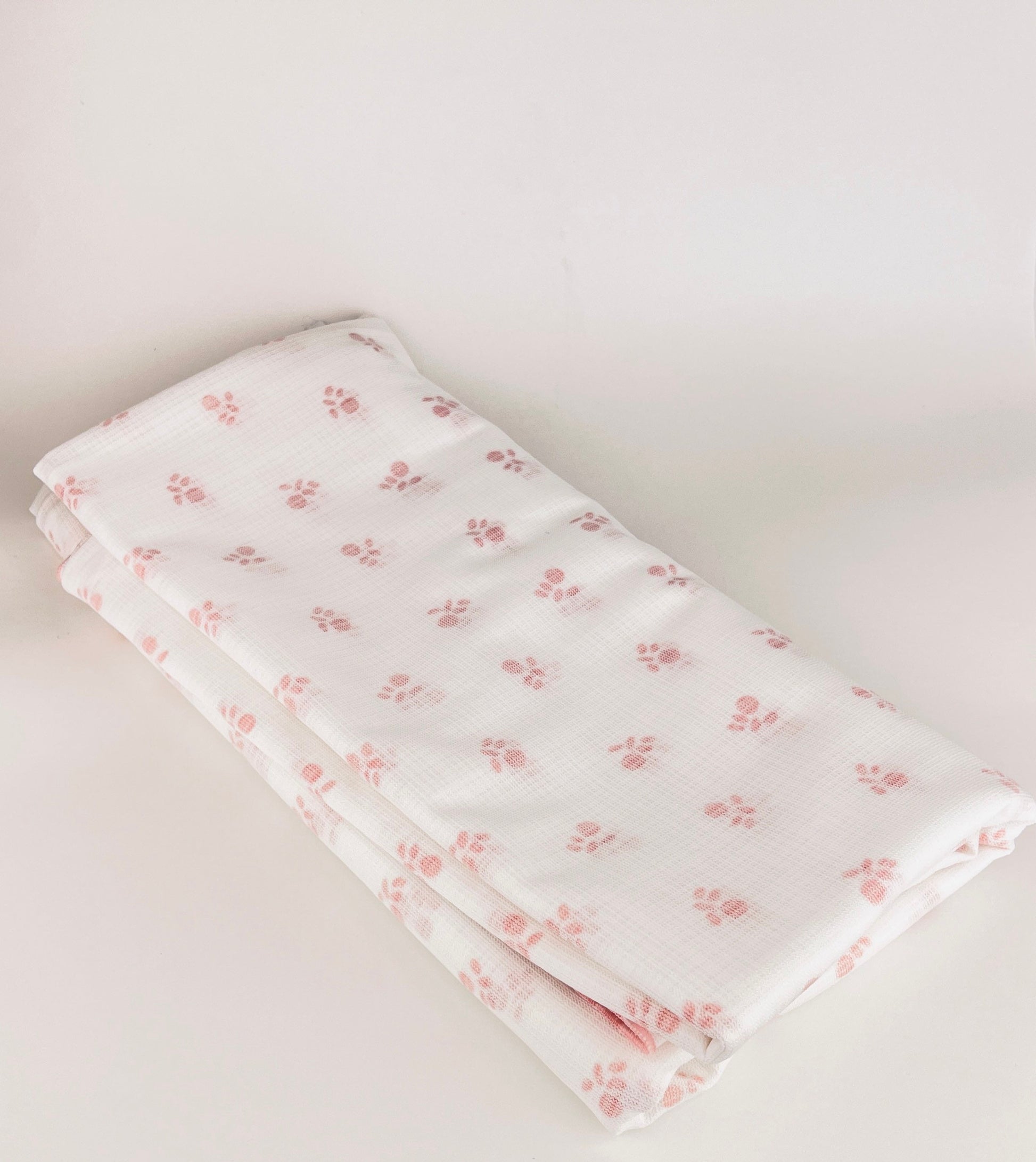 Product image for 'vintage semi sheer white pink floral acrylic rectangular table cloth' (view 58b30a)