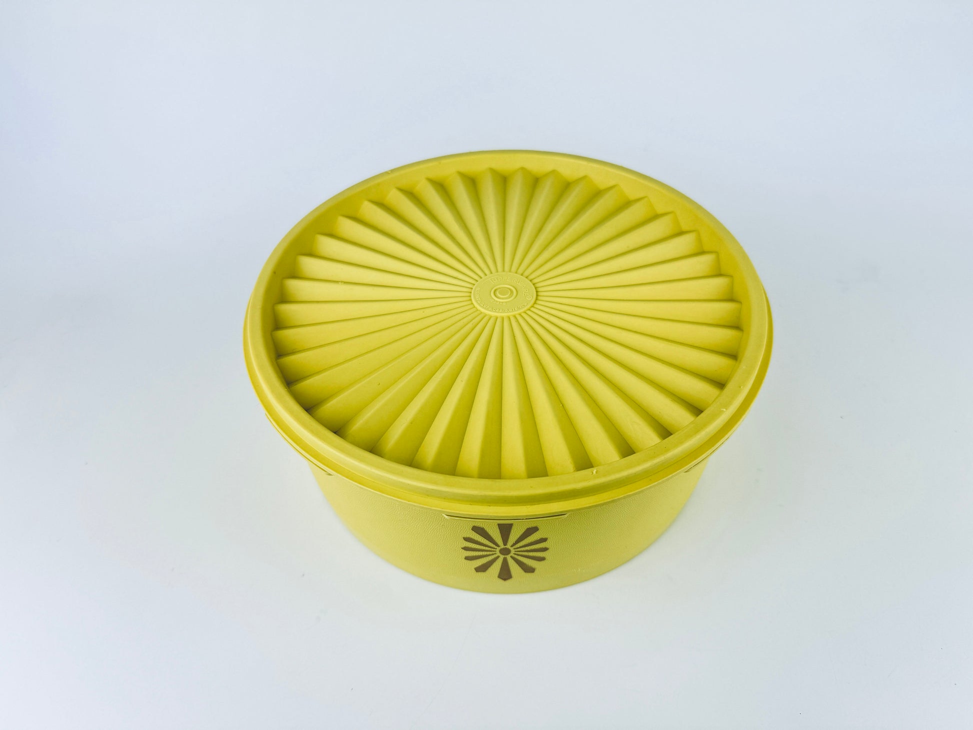 Product image for 'vintage yellow starburst design plastic tupperware stackable nesting countertop container 1204 1205 made in canada' (view c5281a)