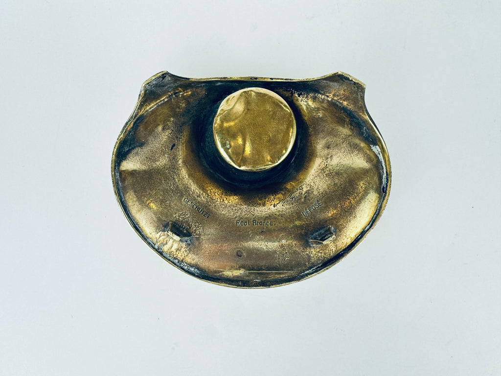 Product image for 'vintage antique geschutzt real bronce depose brass inkwell made in germany attractive aged metal patina' (view 221977)