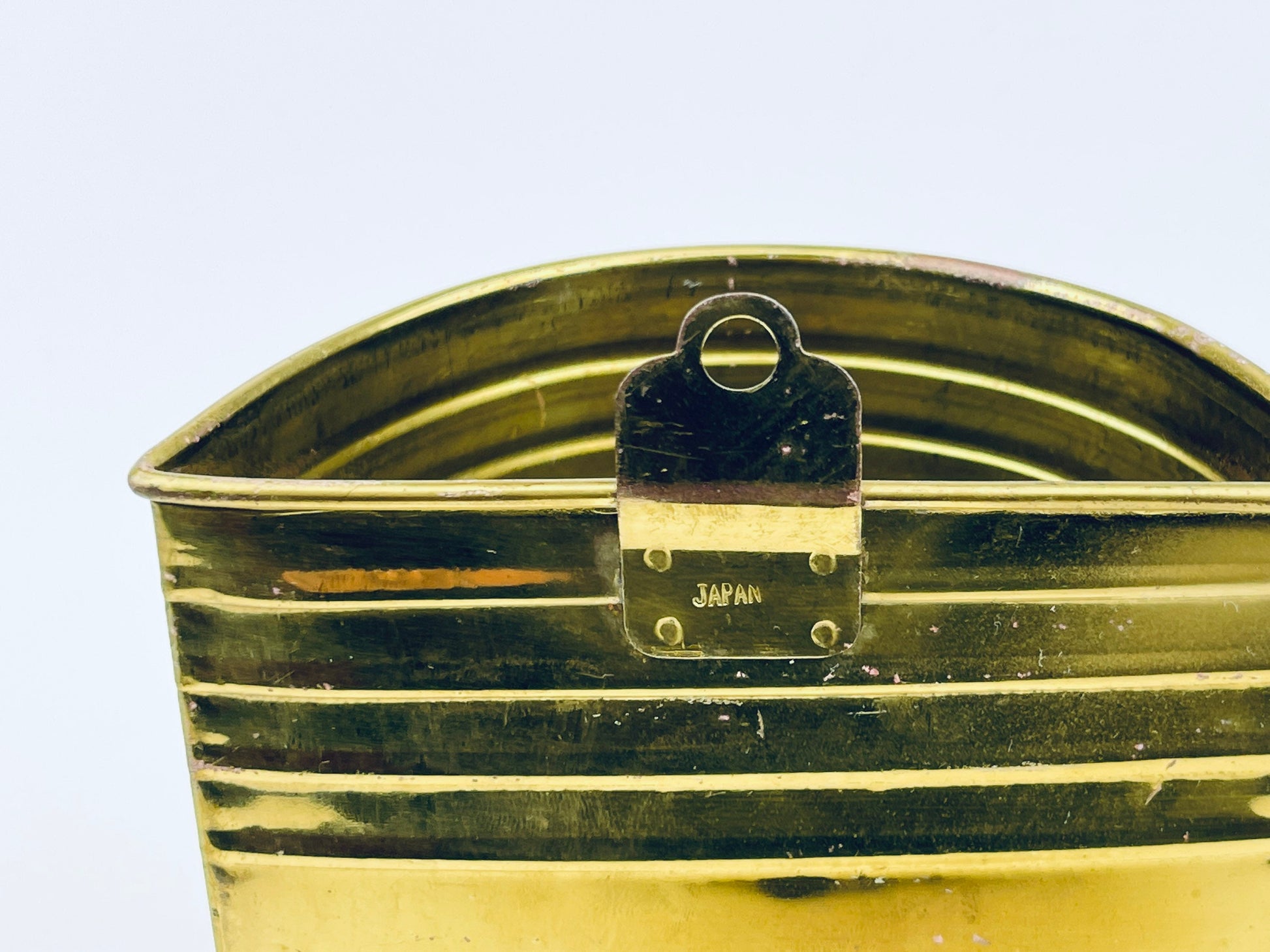 Product image for 'vintage brass fleur de lis match holder wall pocket attractive aged metal patina made in japan' (view c2fd98)