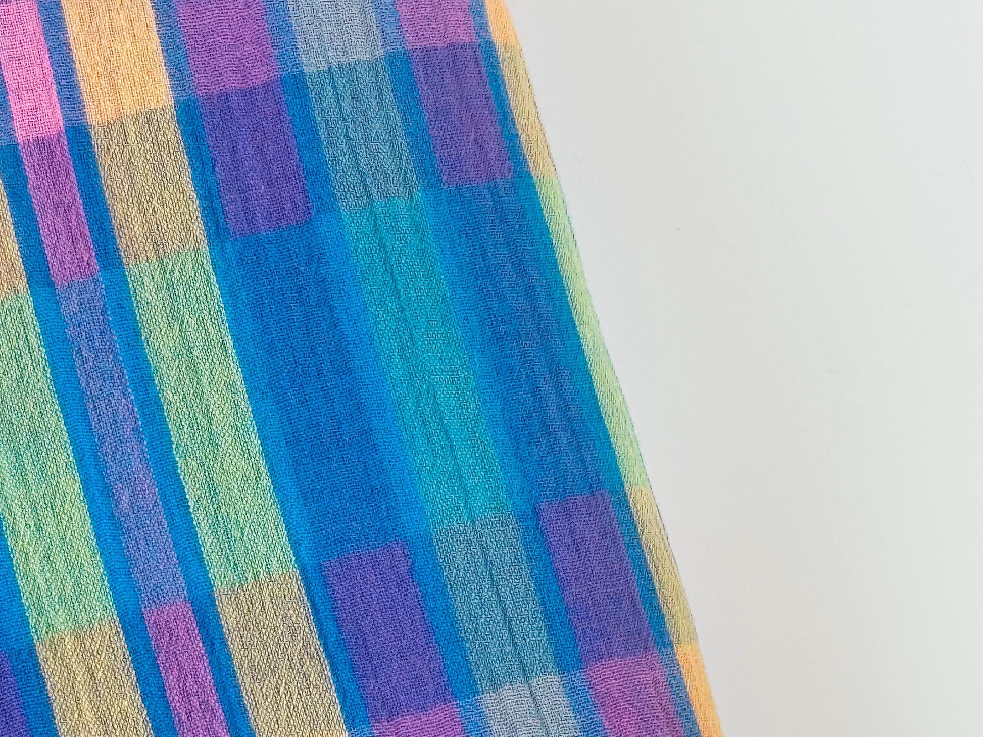 Product image for 'vintage bright pastel polyester fabric material 46 x 96' (view 0cd205)