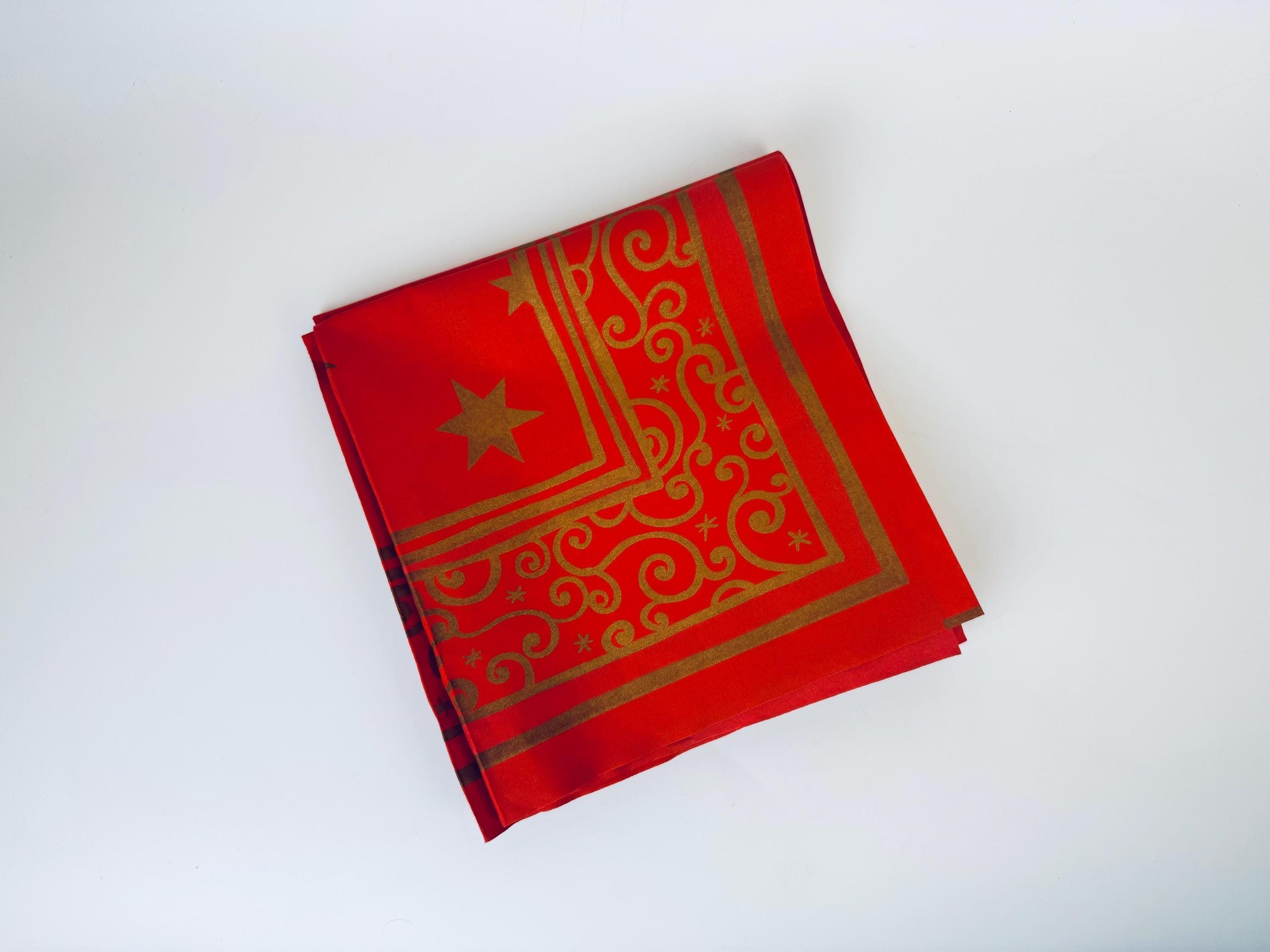 Product image for 'vintage square red gold deluxe spunbond fabric christmas tablecloth new old stock nos star scroll pattern' (view 163f4d)