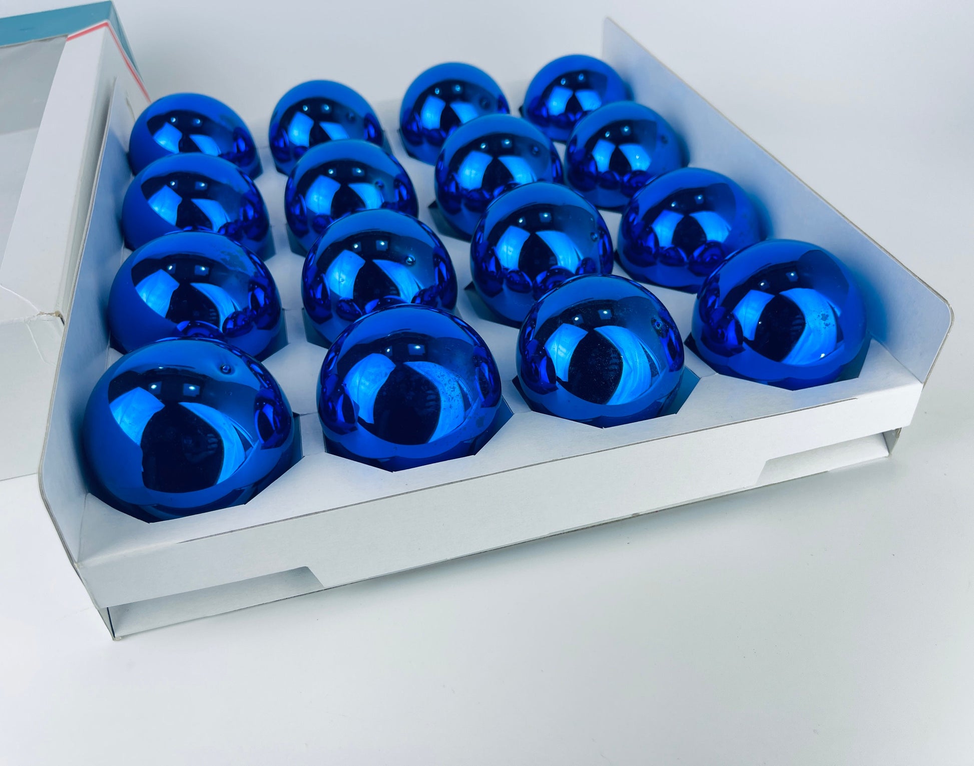 Product image for 'vintage blue glass christmas tree ornaments set of sixteen 16 made in canada by doubl glo alderbrook' (view d5ccbf)