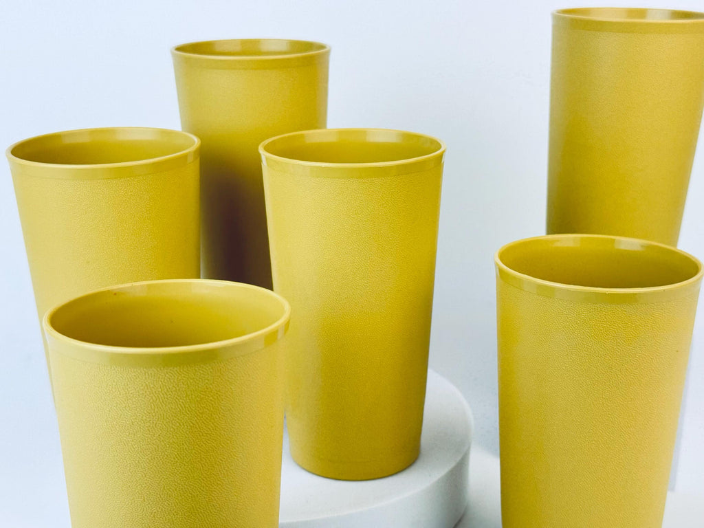 Product image for 'vintage golden harvest plastic tupperware cups set of six 6 made in canada' (view df55d8)